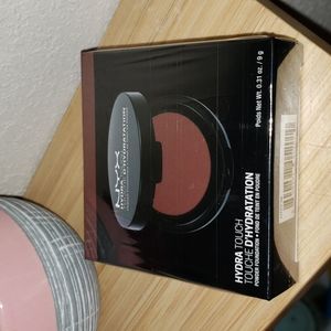 Brand New NYX Hydra Touch Powder Foundation HTPF 16 Deep Espresso